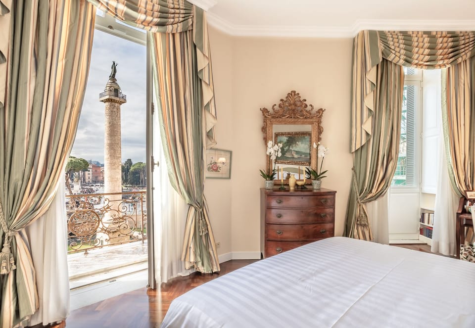 Master bedroom offers stunning views of the Trajan's Column and the Roman Forums