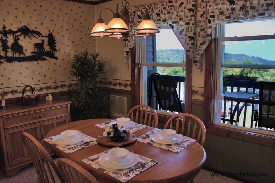 Dining room with view of the ski slopes
