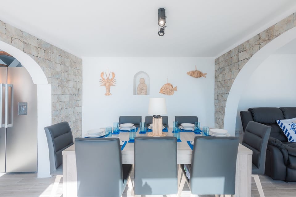 Dining for eight