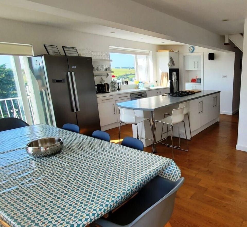 Alternative kitchen & dining view