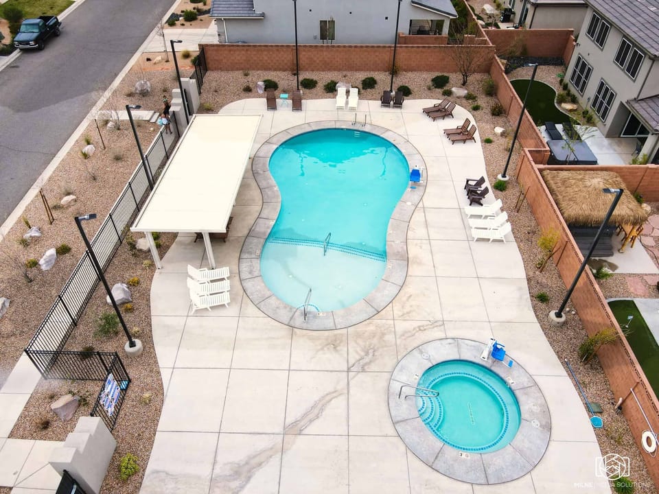 Community Pool and Hot Tub