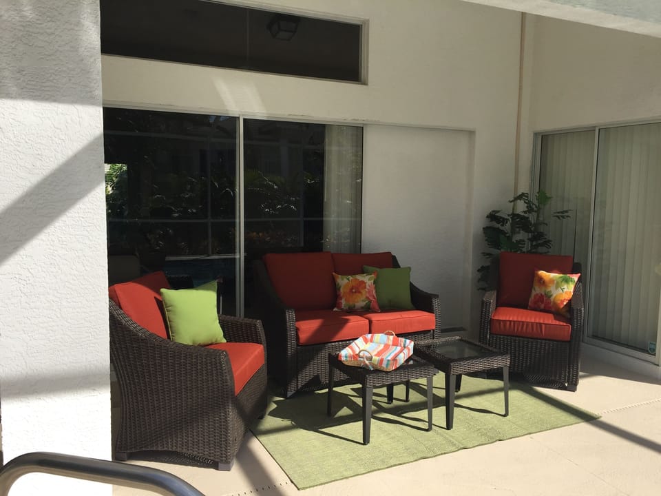 Out door lanai and seating area