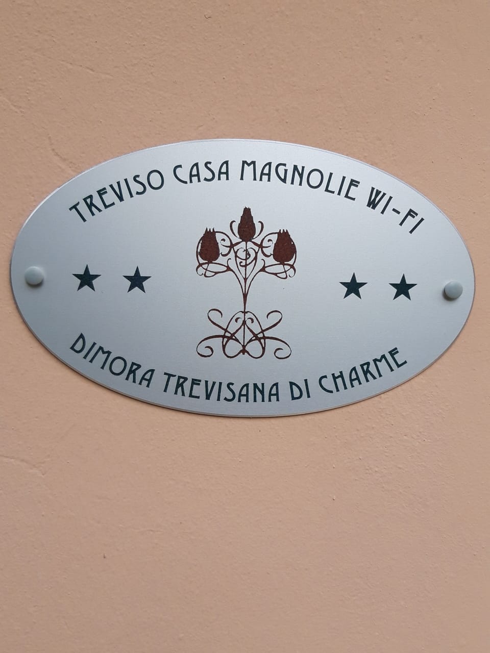 SINGLE VILLA WITH PRIVATE GARDEN AND PARKING IN THE CENTER OF TREVISO CITY House in Treviso