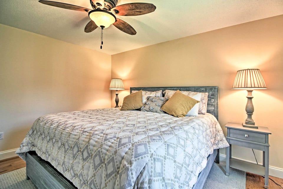 7 bedrooms, travel crib, internet, bed sheets