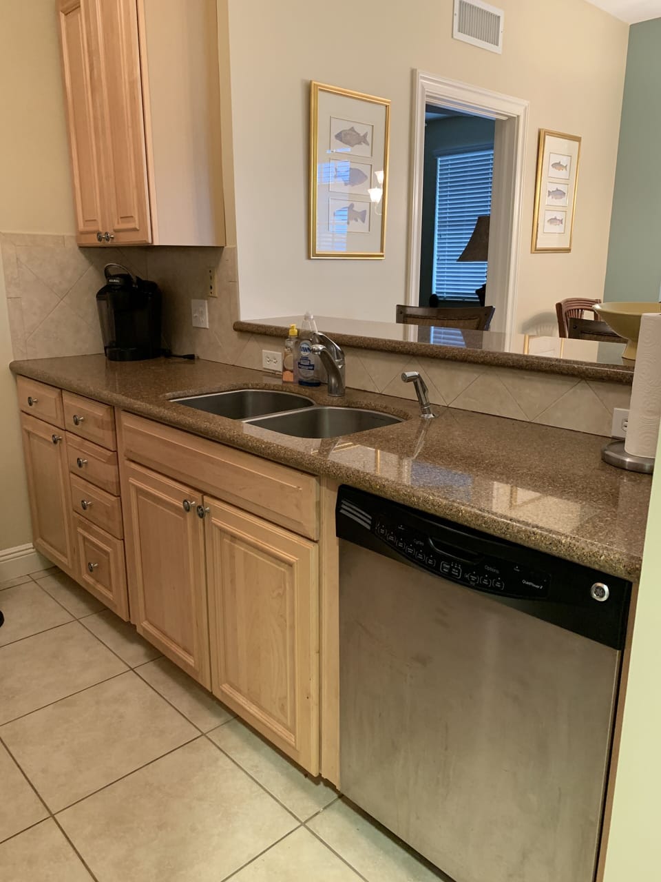 Microwave, dishwasher, coffee/tea maker, toaster