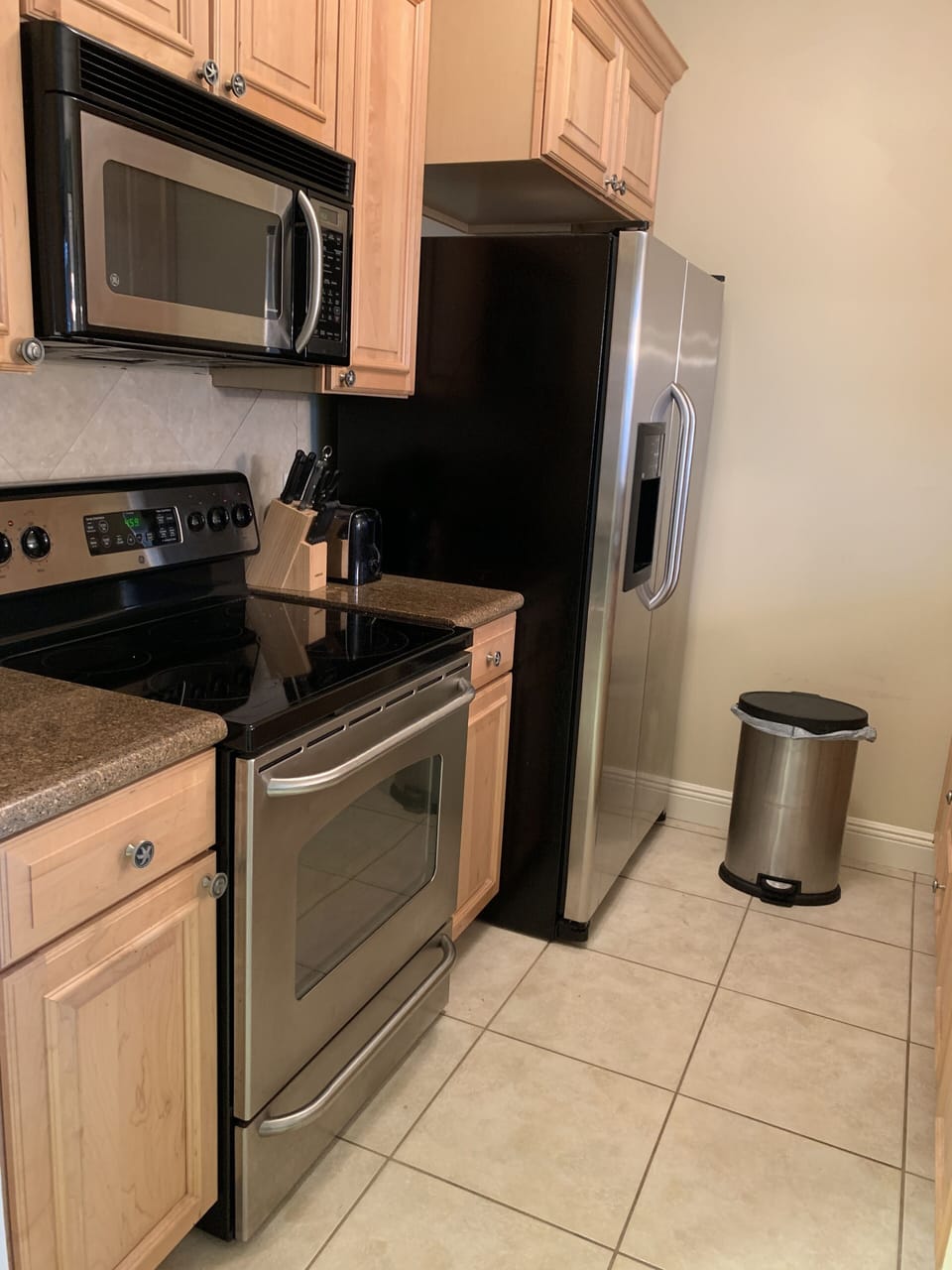 Microwave, dishwasher, coffee/tea maker, toaster