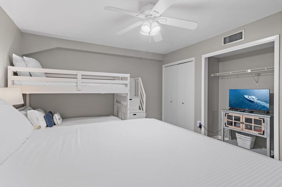 Guest bedroom