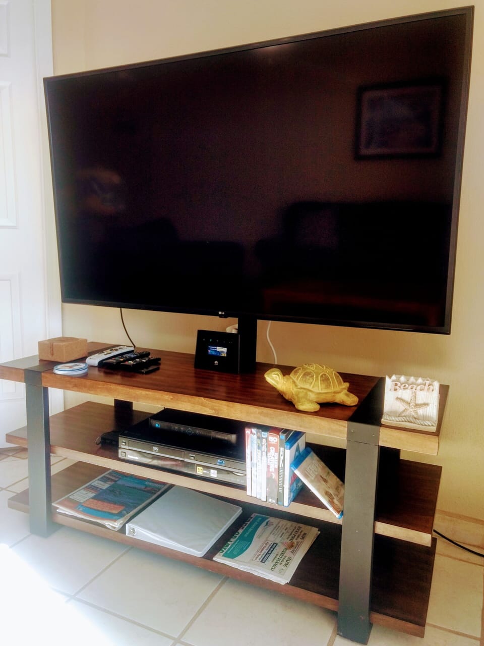 60 INCH SMART TV, INCLUDES, DRECT TV, NETFLIX, AMAZON.