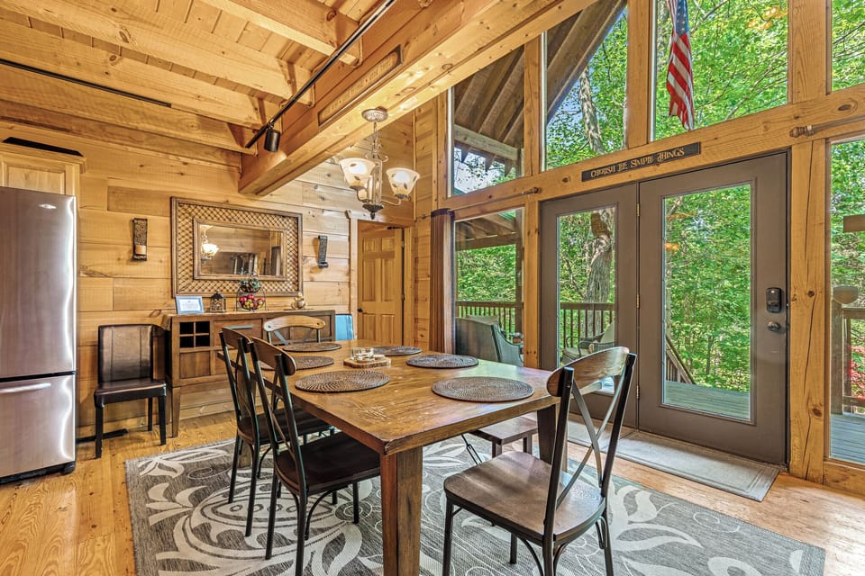 Dining Area - Seating for Six