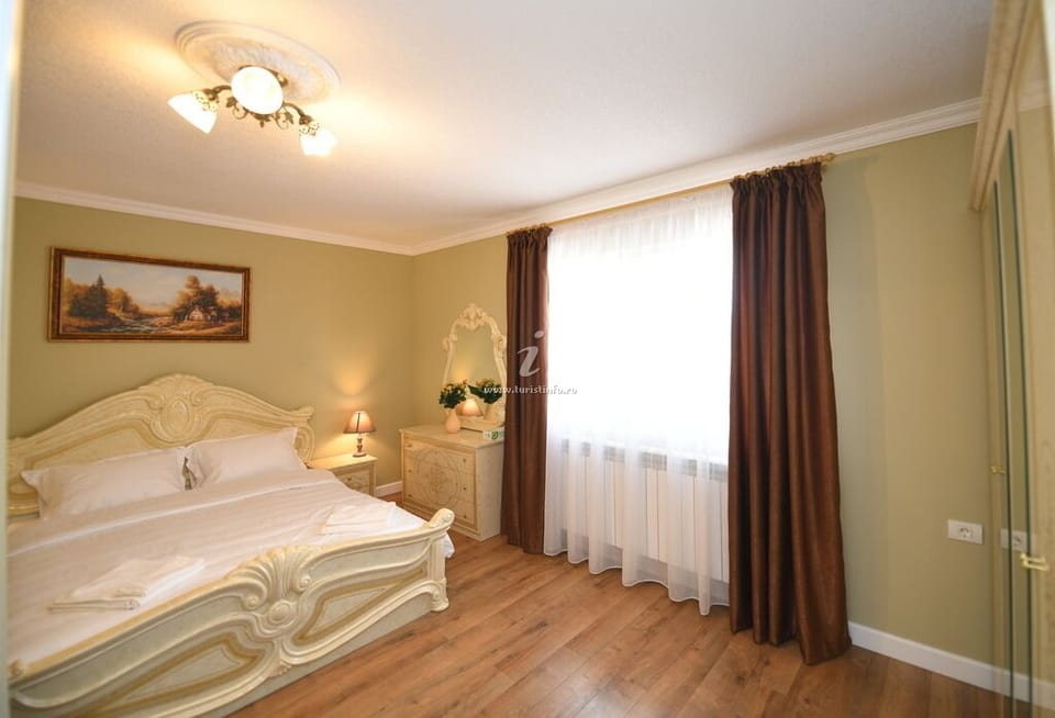 7 bedrooms, iron/ironing board, WiFi, bed sheets