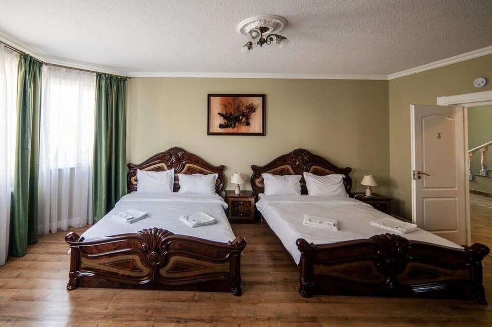 7 bedrooms, iron/ironing board, WiFi, bed sheets