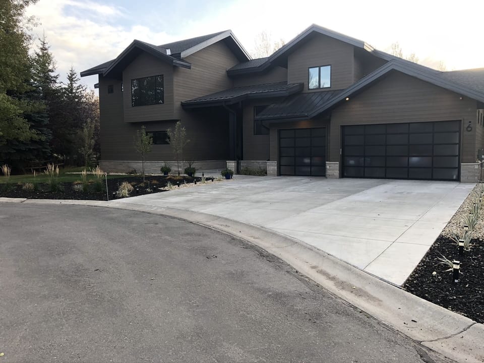 Street view of the home.