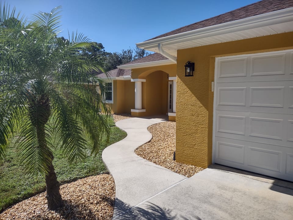 Crisp, vibrant, welcoming southwest Florida colors