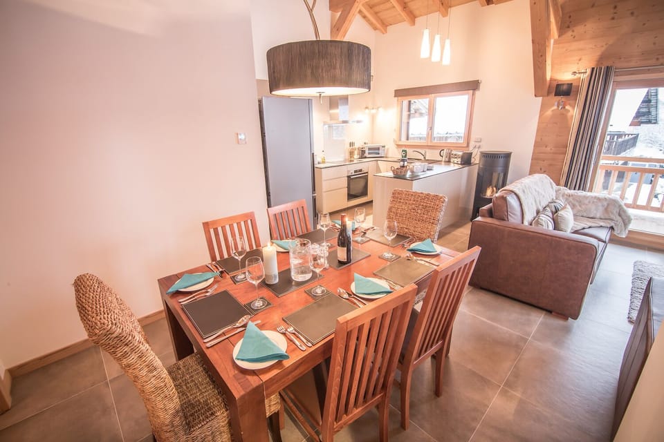 Dining area for up to 6 people