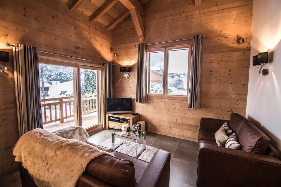 Lounge with TV and DVD player, bio-ethanol stove, sofa bed and stunning views.