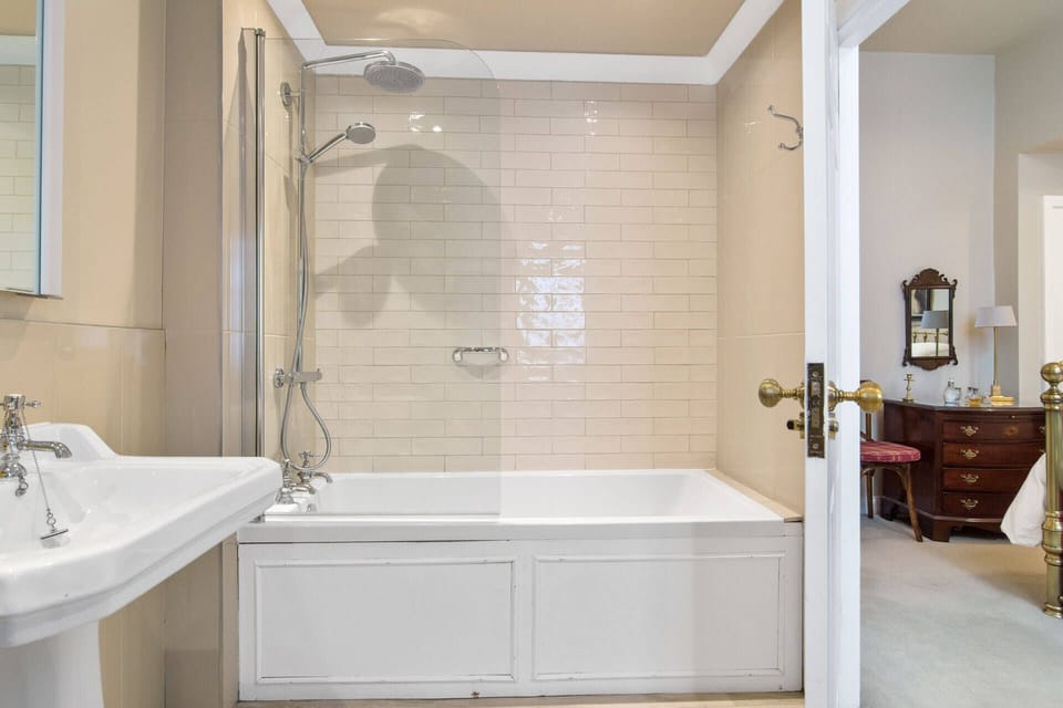 The Tartan Room large  en suite has a double head gas shower over the bath. 