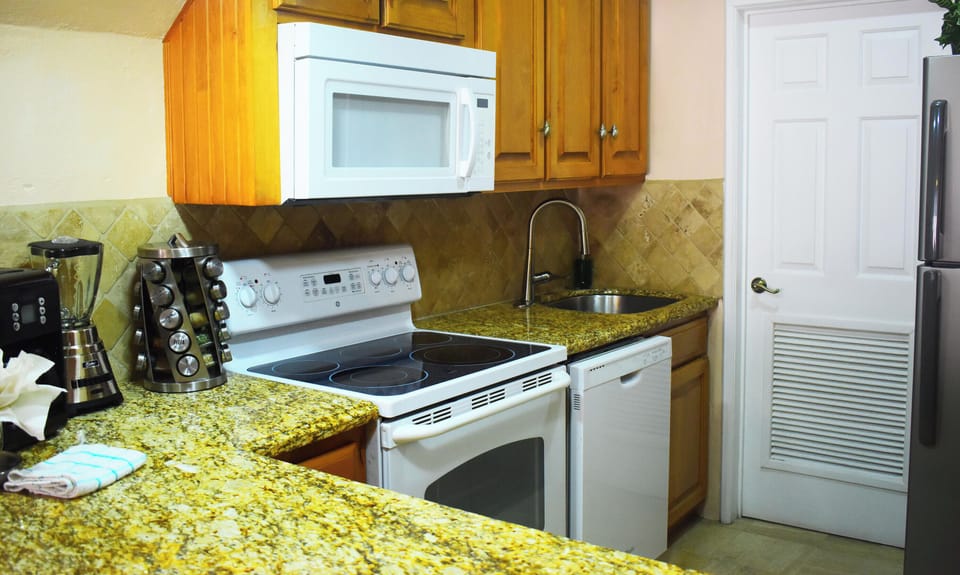 Kitchen completely eqquiped with all that you might need for cooking