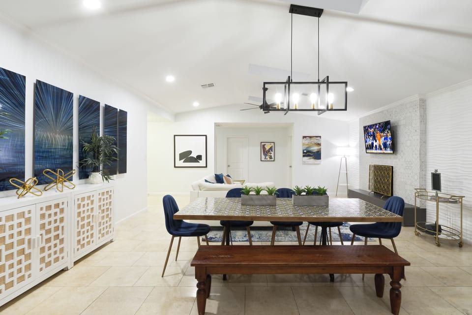 Dining area between the living room and kitchen with a table for 8.
