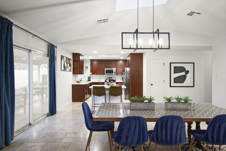 Dining area between the living room and kitchen with a table for 8.