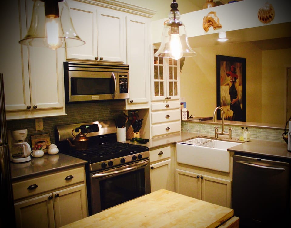 Farmhouse kitchen sink, coffee station & all utensils available 