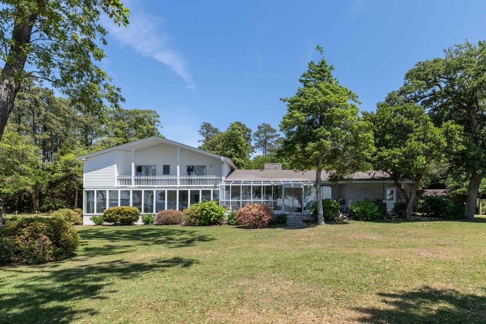 Welcome to the Beautiful Westside Inn Grounds on Roanoke Island