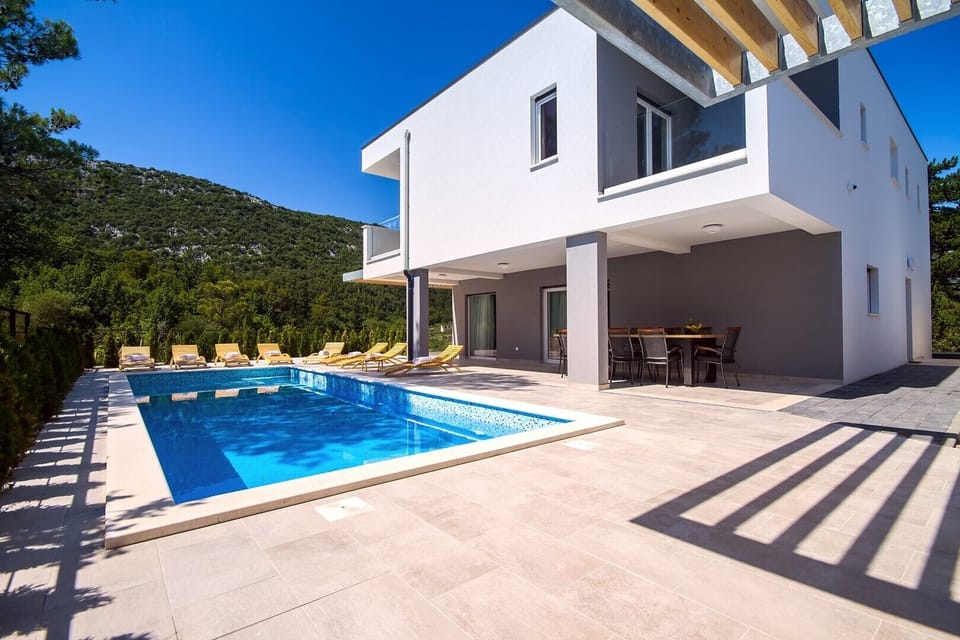 Villa Tela with 33sqm heated pool, attached 5sqm whirlpool, sauna, summer kitchen 