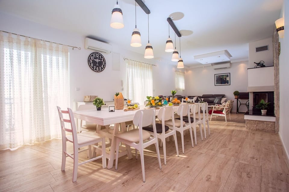 Fully equipped kitchen, spacious dining and living area with fireplace