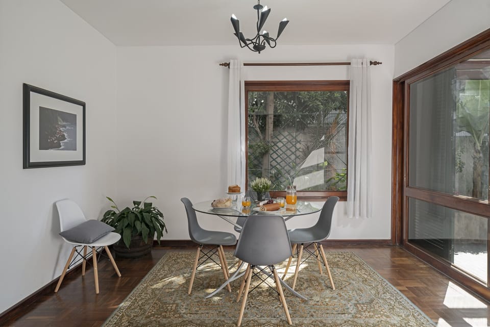 Livingroom with dining area 