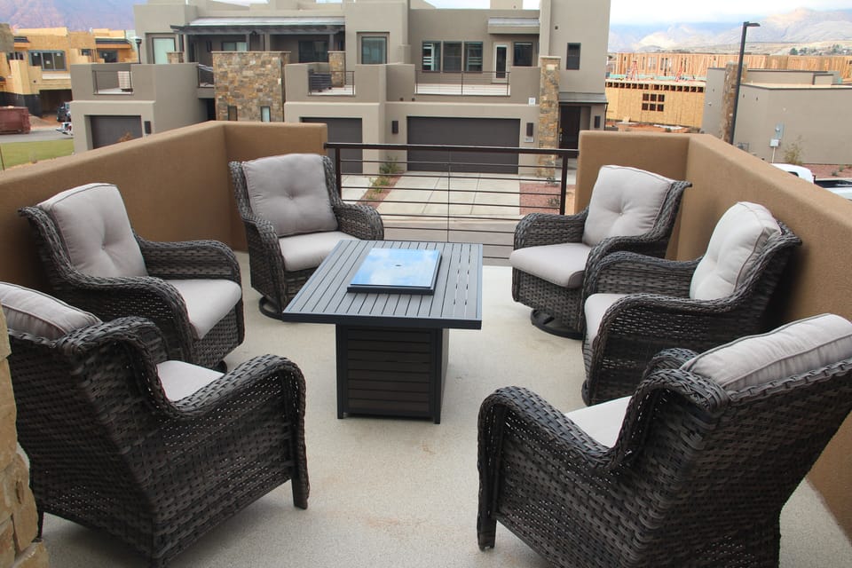 Front Patio Furniture - The Front Patio can comfortably accommodate all of your guests and is the perfect place to relax while enjoying a beautiful sunset.