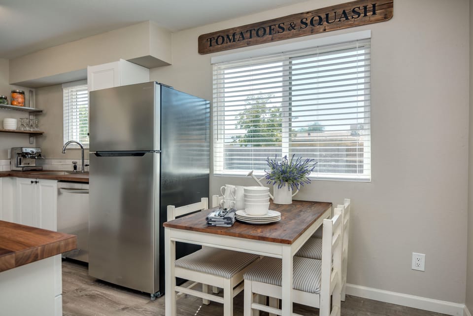 Eat-in Kitchen