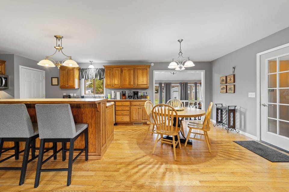 Open & Inviting 4 Bedroom 3 Bath Home Steps to Beaches of Lake Erie