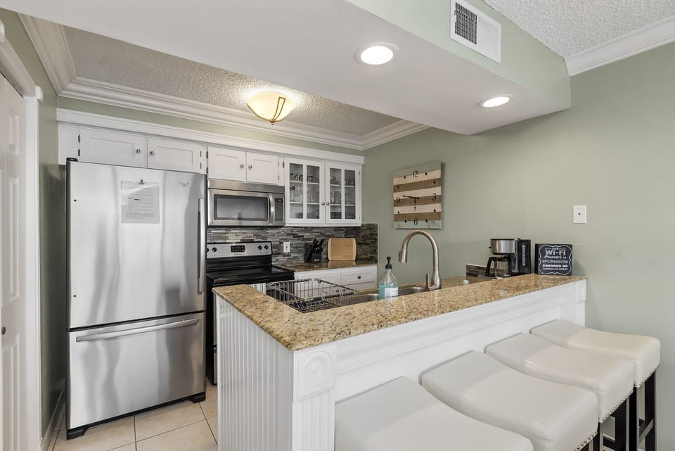 Enough seating to eat at the bar and the breakfast nook. 