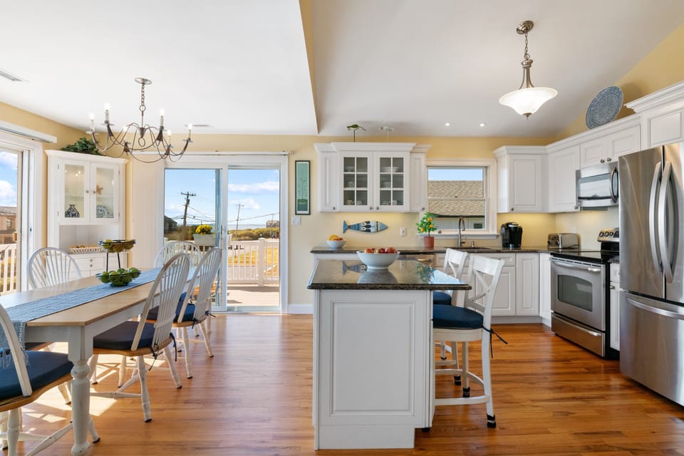 KITCHEN   DINING RM