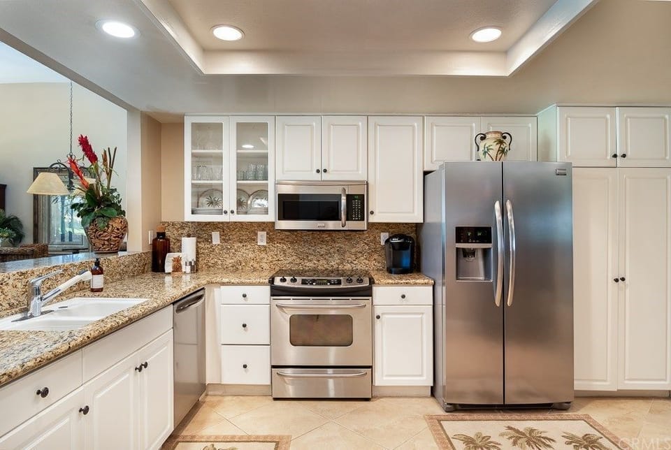Fully equipped kitchen.Stainless appliances.Ample dishes,cookware, & accessories