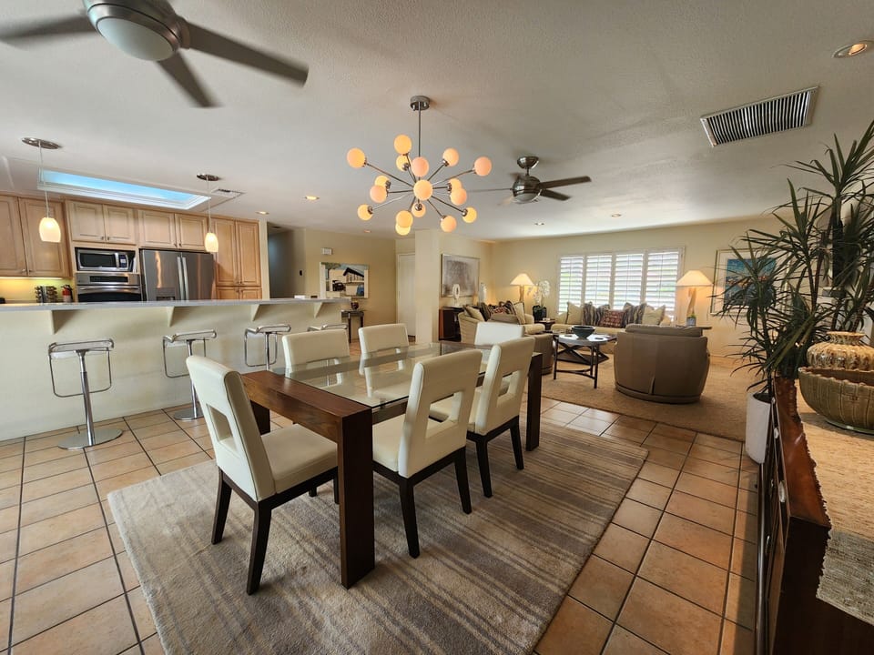 Great Room for Socializing and Entertaining