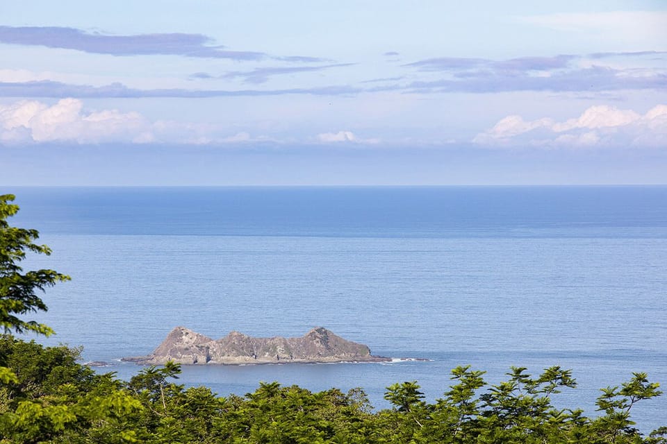 Stunning views of Isla Ballena and the sparkling Pacific Ocean and national park