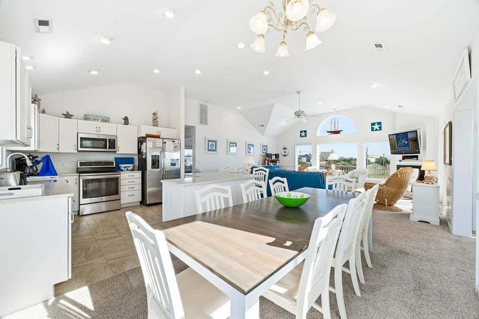 Top-Level Dining Room with Table (seats 8)