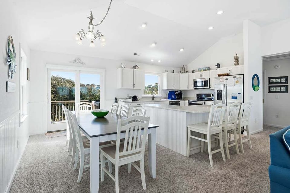 Top-Level Dining Room with Table (seats 8)