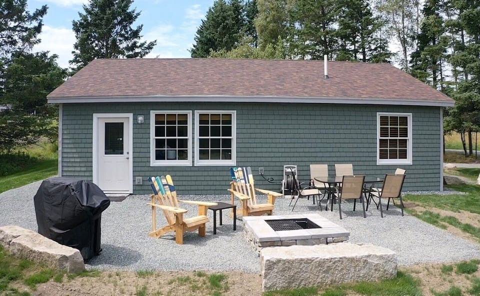 back patio with grill, fire pit, table and chairs