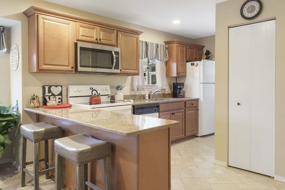 The kitchen has everything you need. 