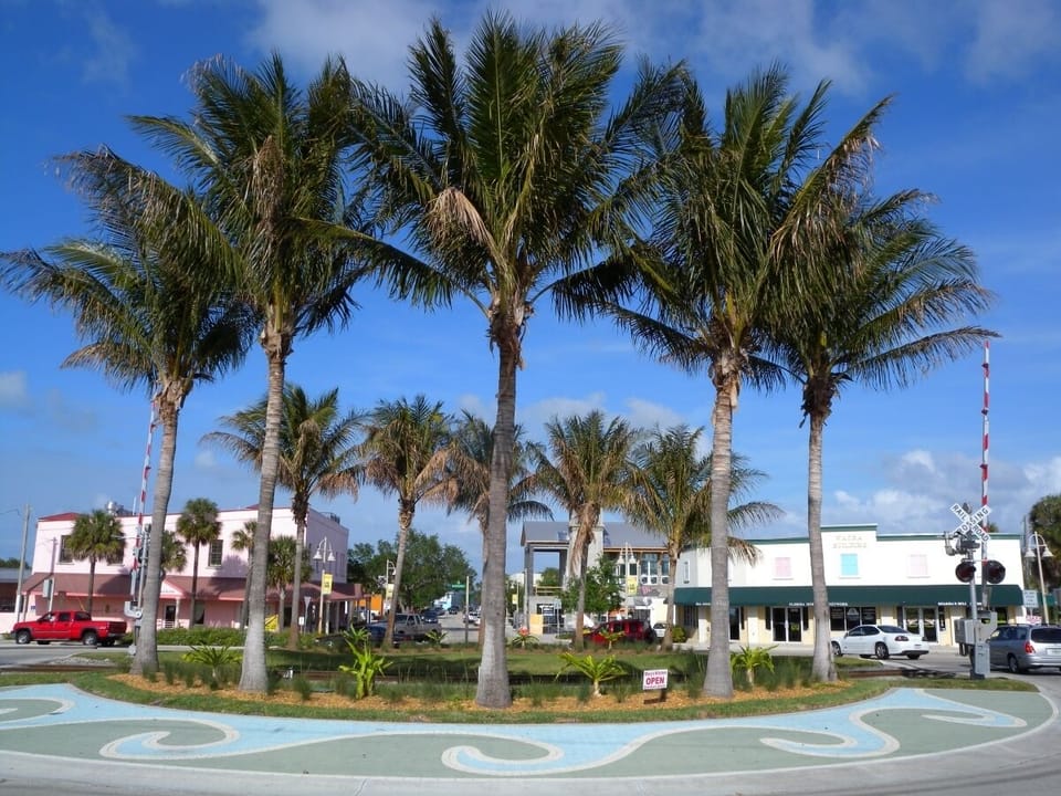 Downtown Jensen Beach 2 minutes