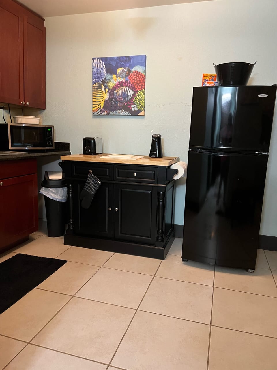 Kitchen fridge,freezer microwave coffee pot toaster can open 2 Burner stove top 