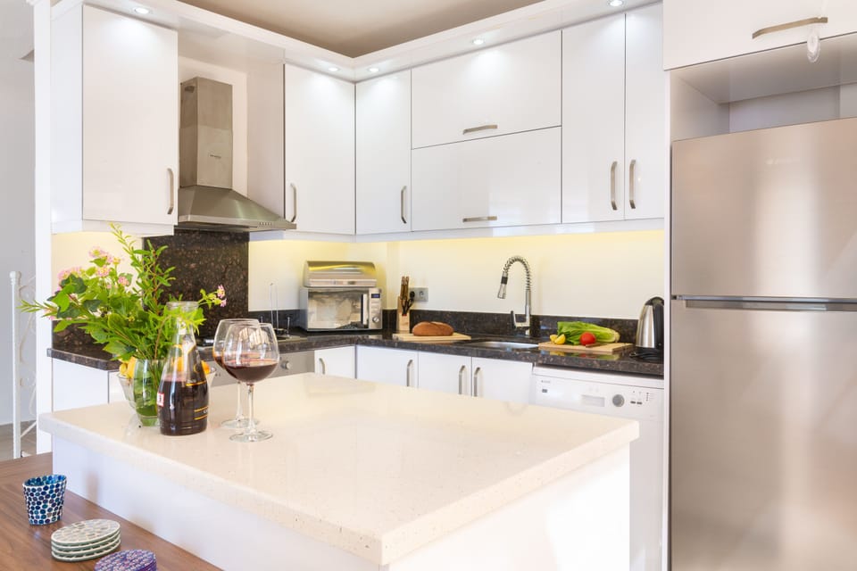 Open plan fully fitted kitchen