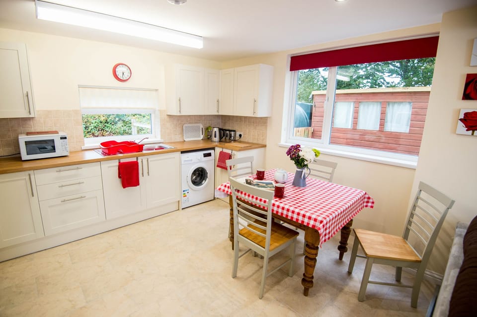 annex open plan kitchen and dining area