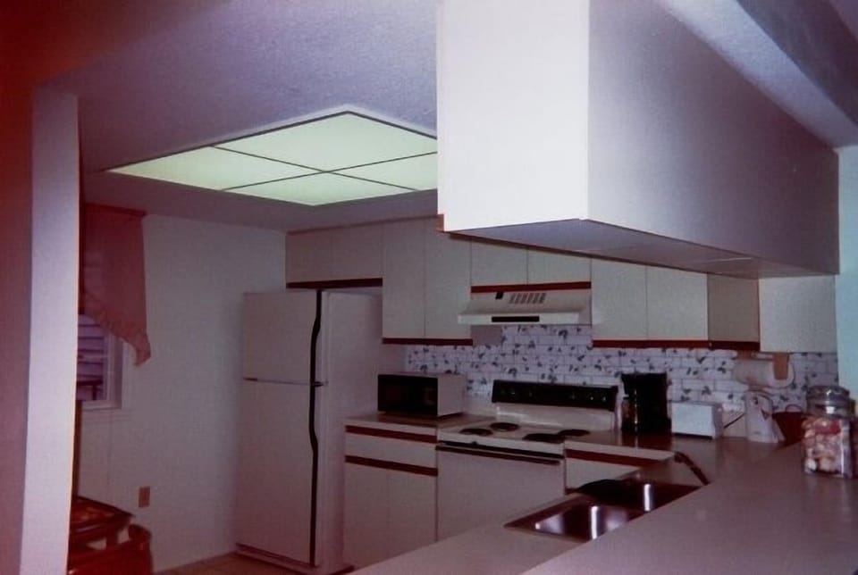Kitchen area has dishwasher, garbage disposal and all amenities.