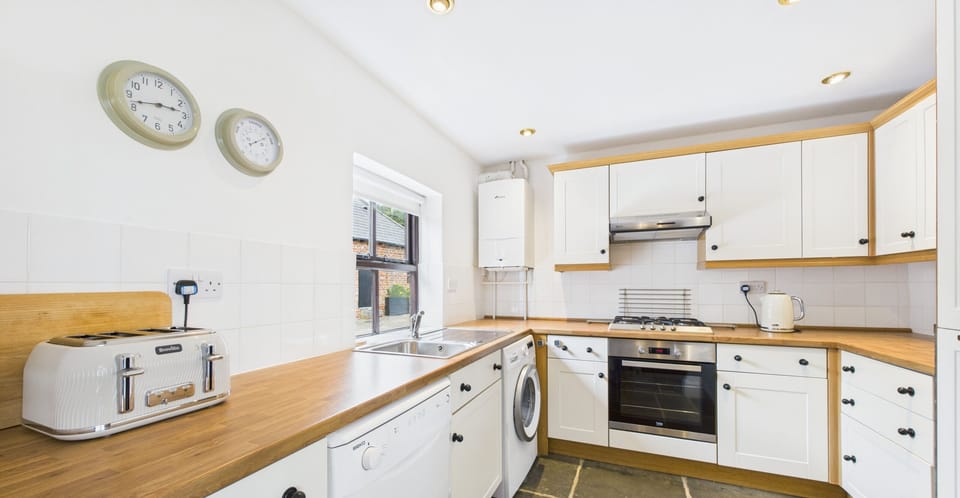 Everything you need for a self-catering stay, including a microwave, kettle, toaster, and ample prep space.