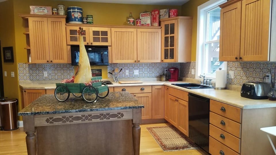 Large chefs kitchen, fully stocked for up to 30 guests