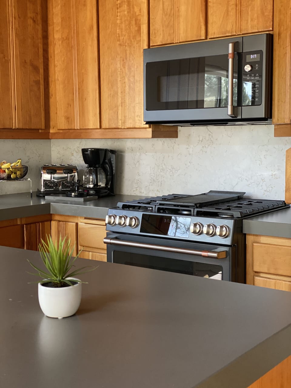 Remodeled Kitchen w GE Cafe appliances 