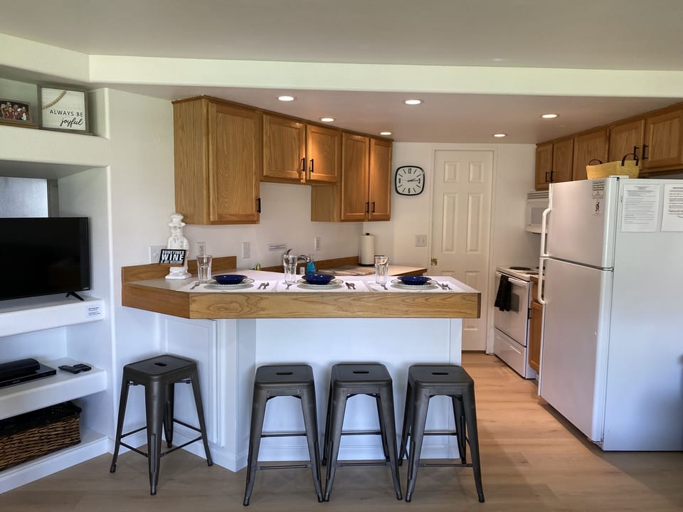 Kitchen with seating for 4 at the bar