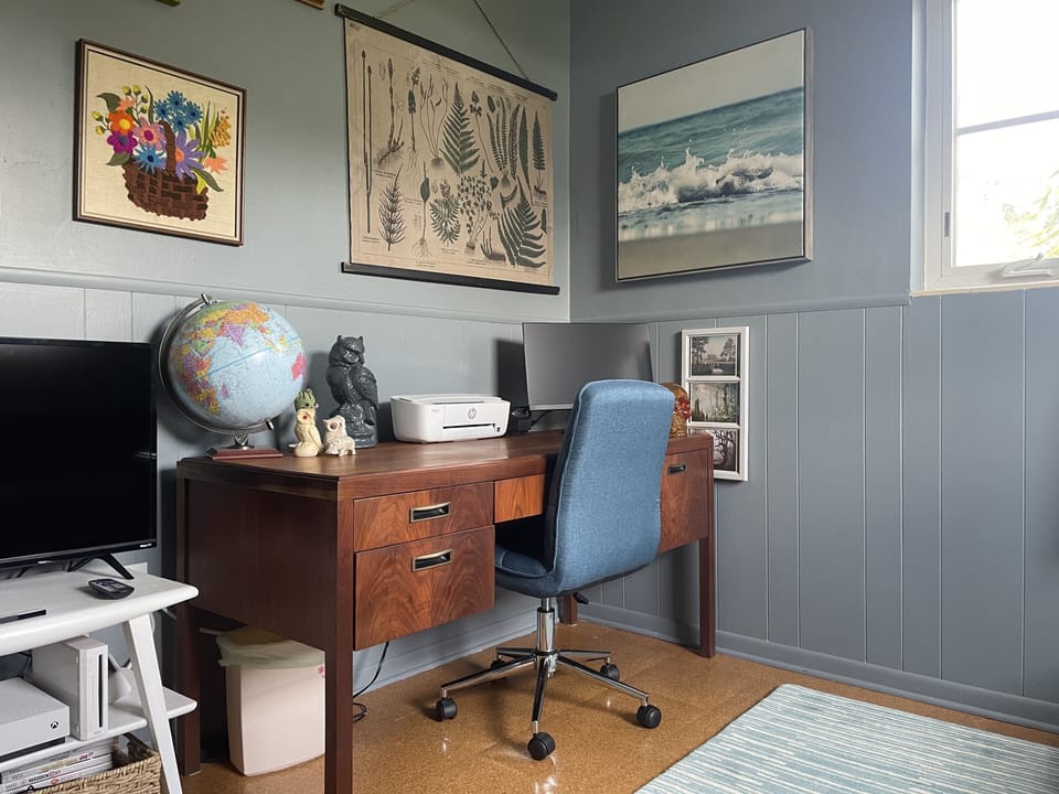 3rd bedroom with desk